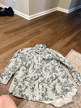 Beau & Ro Blakely Made Floral Button Down Shirt in White & Green XS